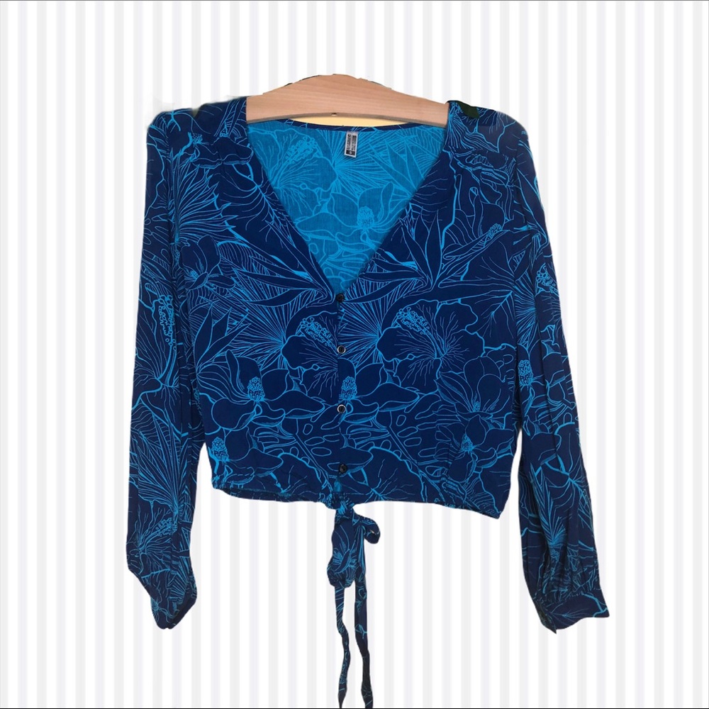 Hawaii’s Finest Blue Floral Uluwehi Crop Blouse